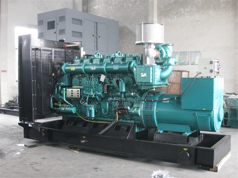 下冶镇200KW 柴油发电机的油耗是多少?