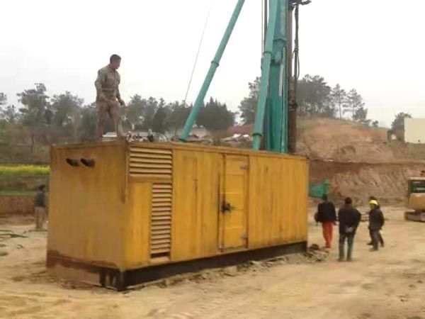 下冶镇如何判断水冷式机油散热器密封件是否需要更换？